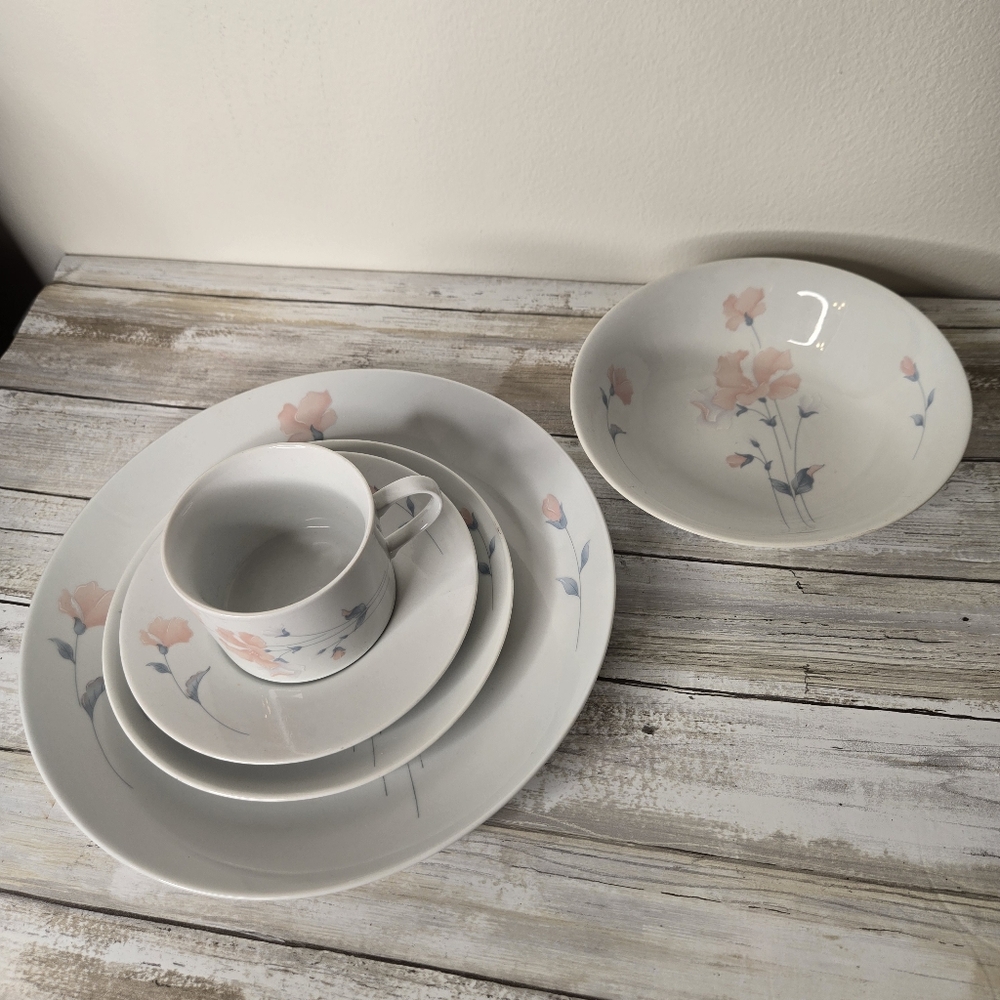 Trisa Fine Porcelain China Place Setting